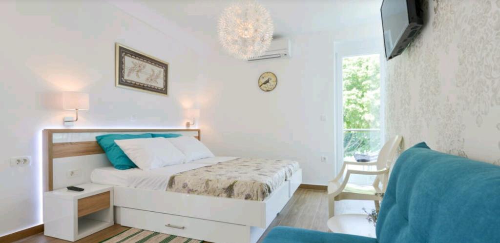 Lavender Apt. W. Balcony In Old Town *
