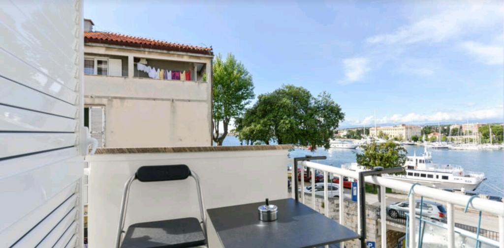 Lavender Apt. W. Balcony In Old Town *