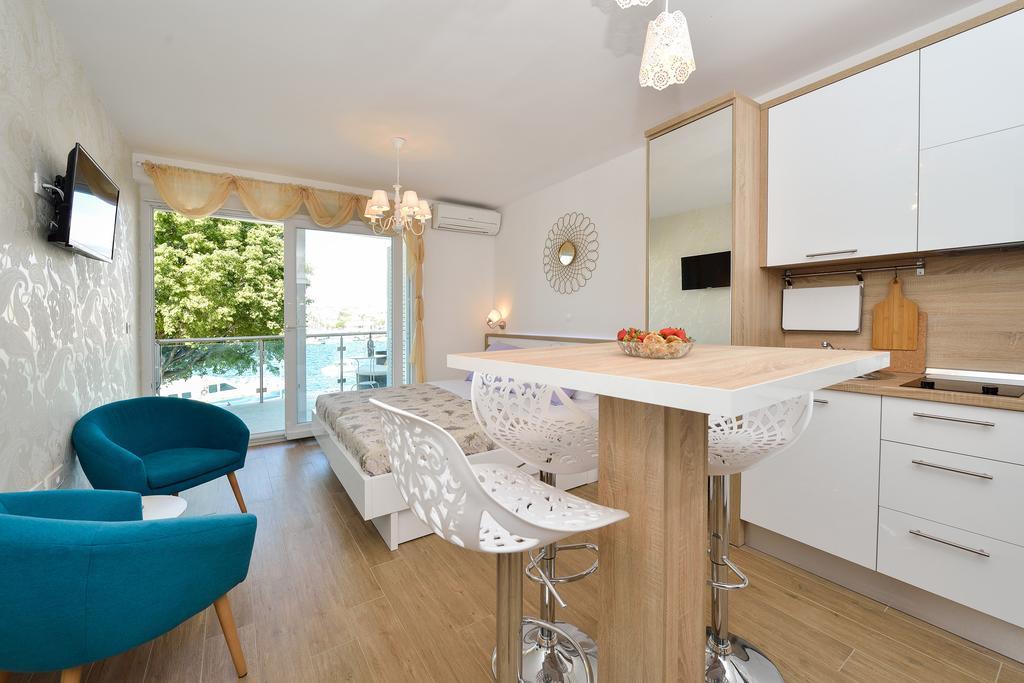 Lavender Apt. W. Balcony In Old Town Appartement *
