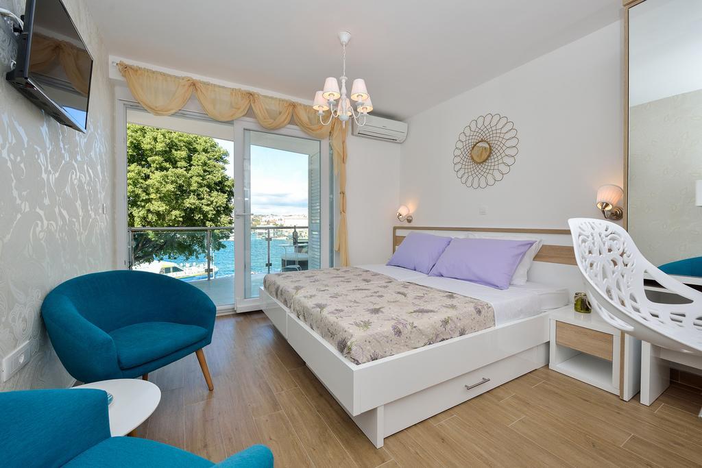 Lavender Apt. W. Balcony In Old Town Appartement
